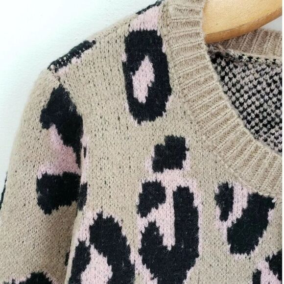 By Design Leopard Print Ivory Rose Knit Crewneck Pullover Sweater - Picture 3 of 5